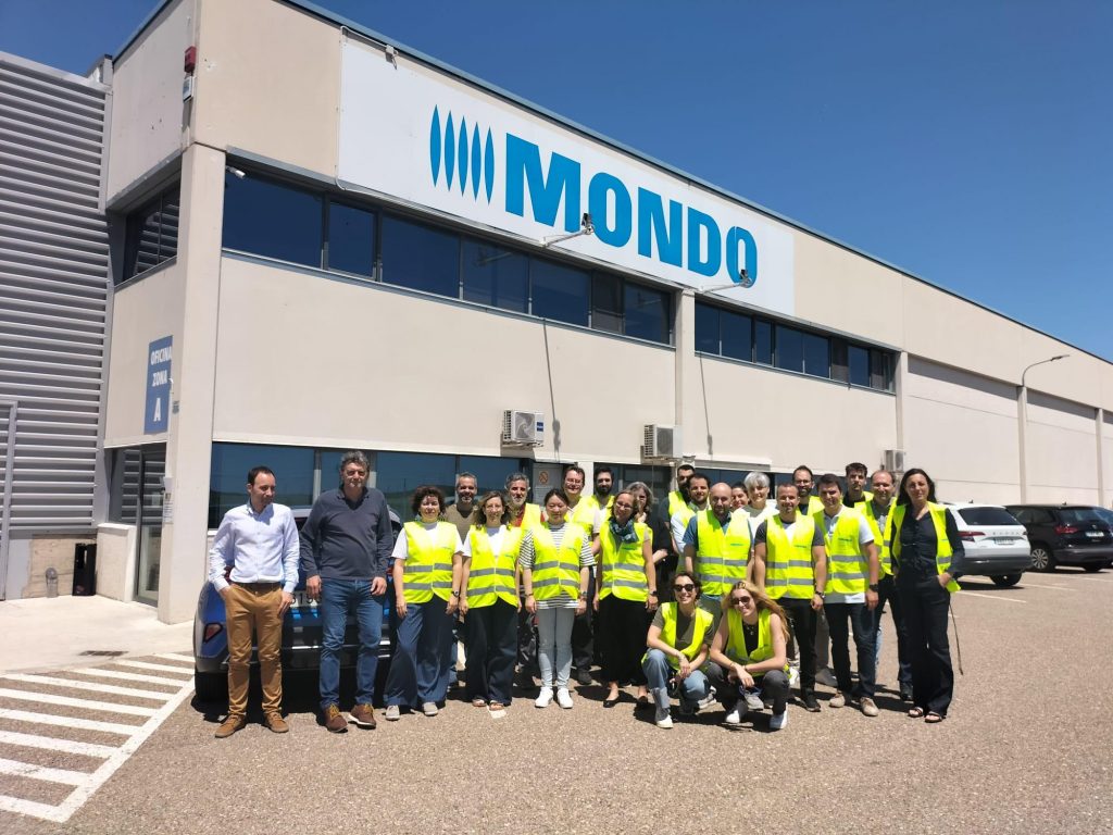 Foto del equipo de MONDO en sus instalaciones
